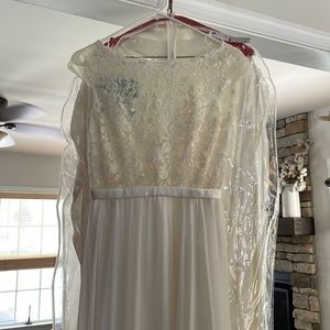 Women’s Wedding Dress. Size 2